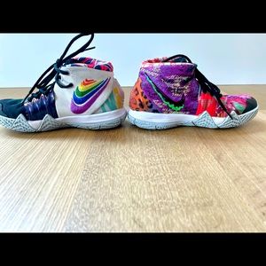 Boys Nike Kyrie’s size 3.5
